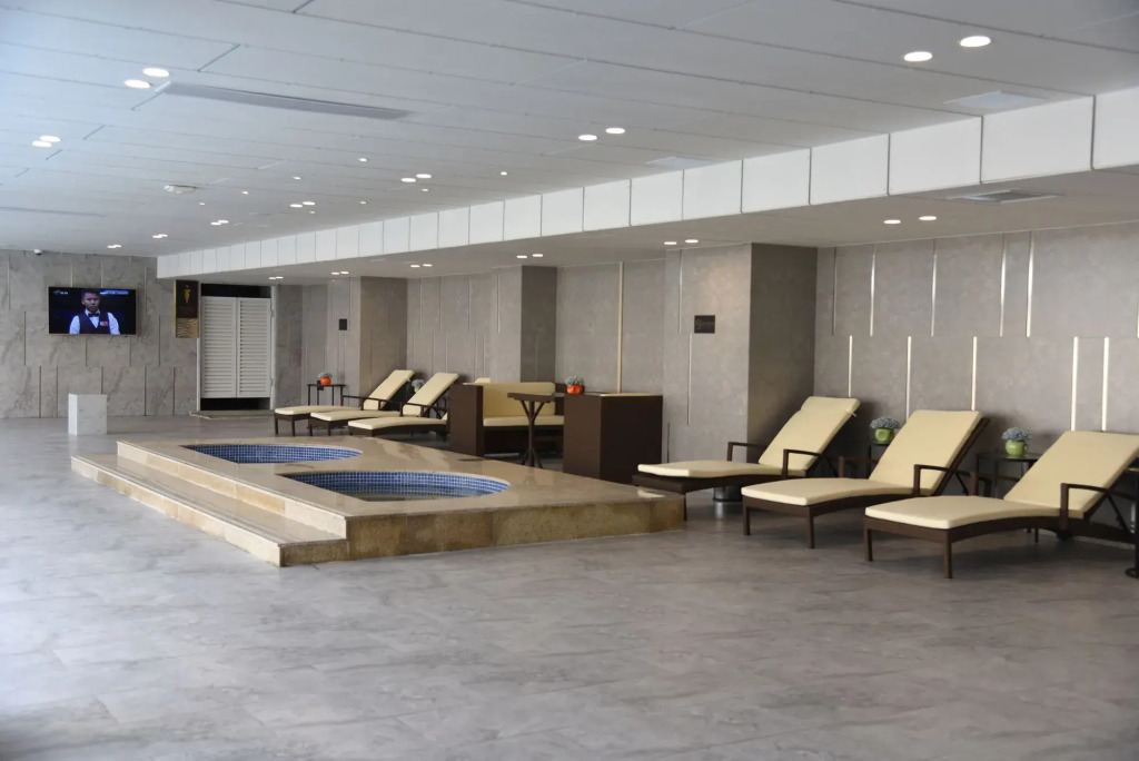 Menshine Gloria Plaza Hotel
