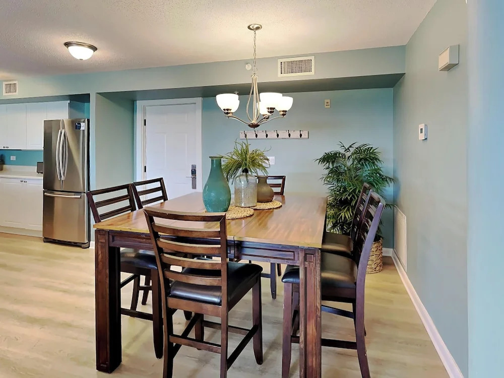 Dune Pointe 201: DON'T MISS OUT! AMAZING BEACH CONDO FREE BEACH SERVICE &more