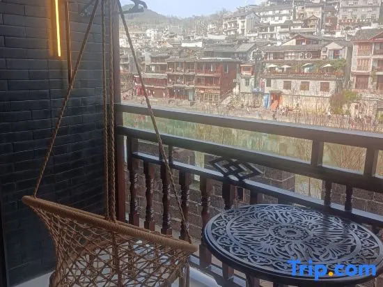Yuejianglou River View Inn