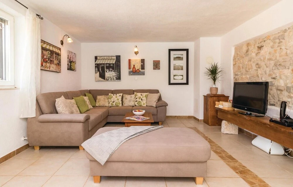 Nice Home in Manjadvorci With Outdoor Swimming Pool, Wifi and Outdoor Swimming Pool
