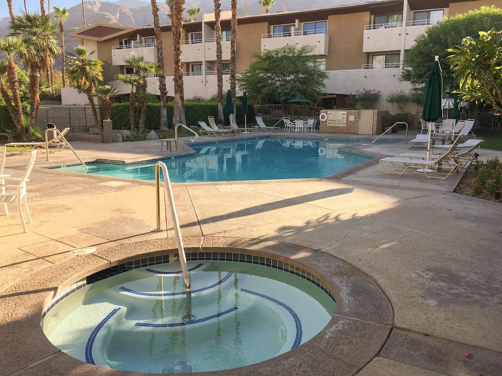 New Listing! Hip Hideaway W/ Heated Pool & Hot Tub 1 Bedroom Condo