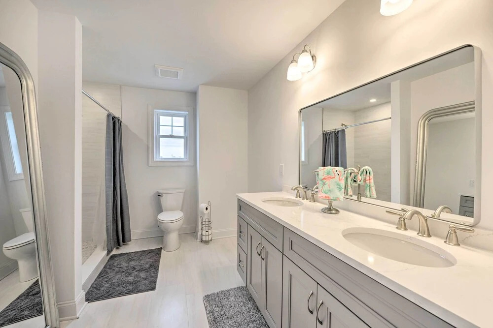 New Townhome u003c Half Mi to Beach