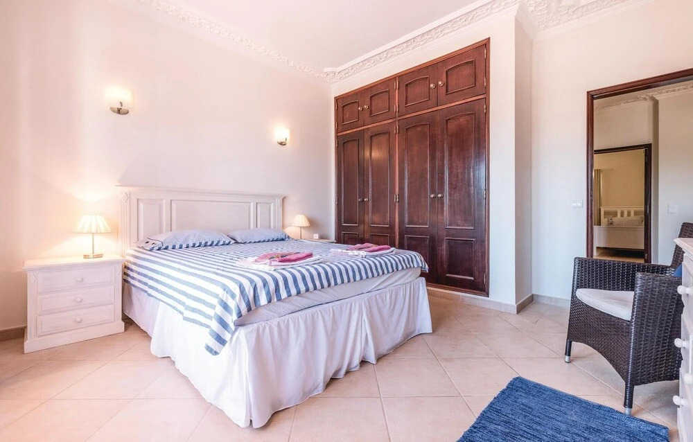 Beautiful Home in Lagoa With Wifi and 2 Bedrooms