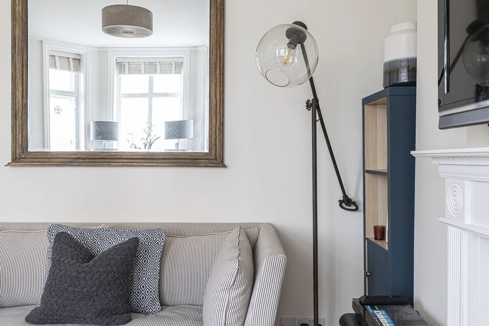 Stylish 3 Bedroom Flat with balcony is West Kensington