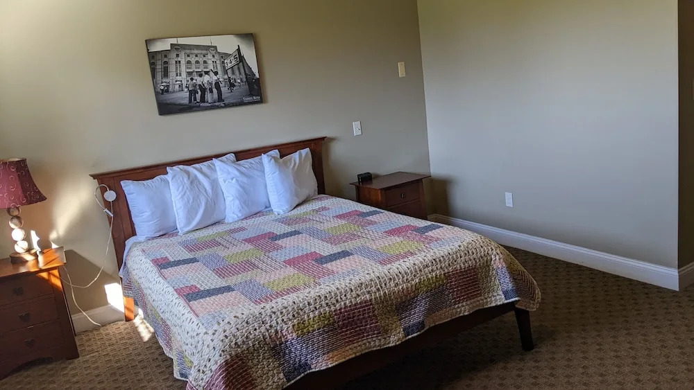 The Meadowlark Inn