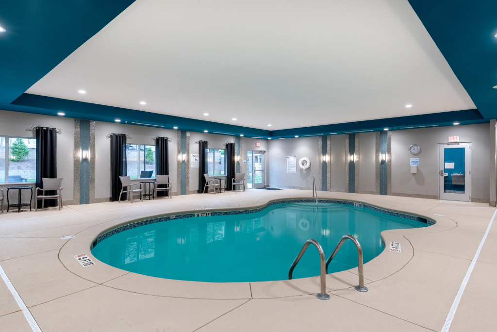 Holiday Inn Express & Suites - Charlotte Airport by IHG