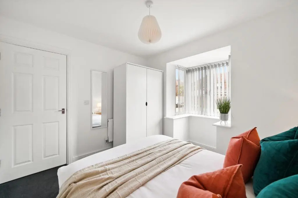 1 Sarah House by Truestays - 2 Bedroom Apartment - FREE Wifi & Parking