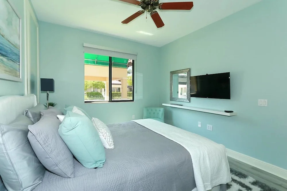 The Art of Modern  Living - Oversized Condo Apartment 3 BestStayz.1