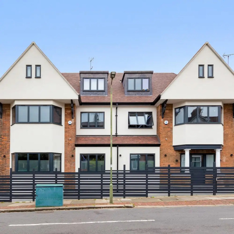 Huge Cosy Studio Family Sleeps 4 North West London