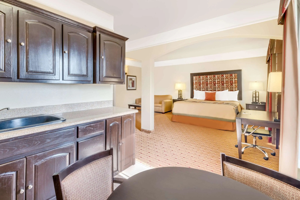Super 8 by Wyndham Hidalgo/McAllen Area