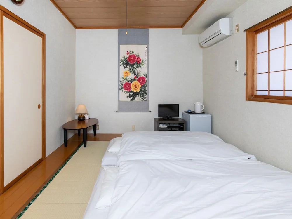 OYO Business Takahata Ekimae Hotel