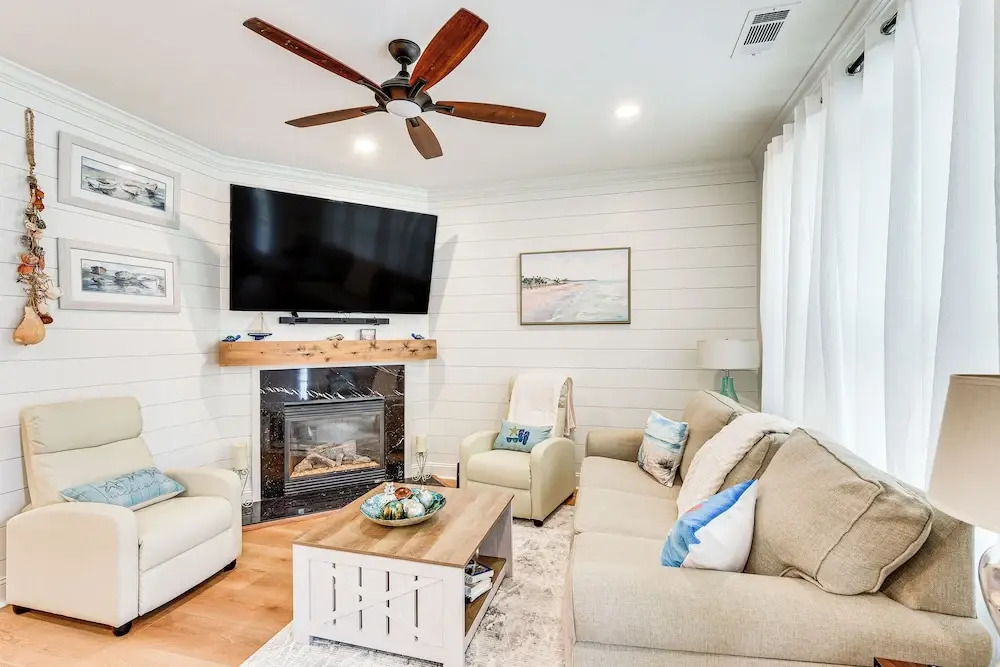 Charming Bluffton Home w/ Yard ~ 3 Mi to Beaches!