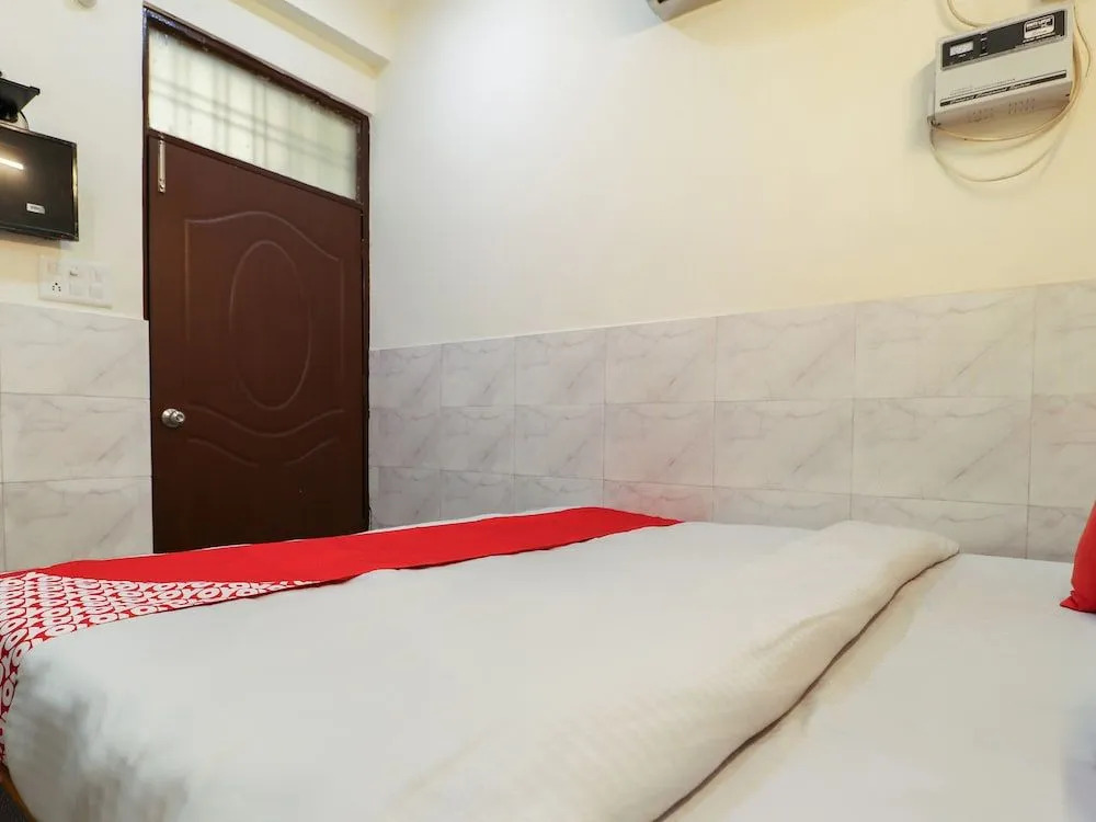 OYO 11762 Trimurti Guest House