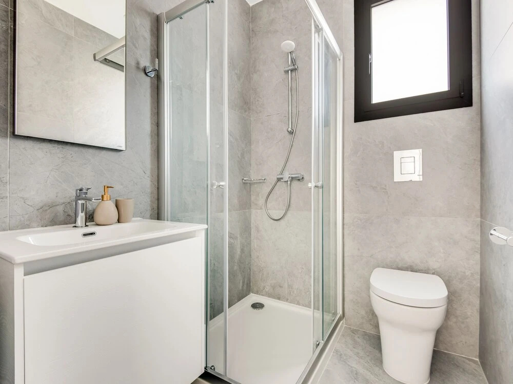 Sanders Crystal 1 - Delightful 2-bdr Apt With Shared Pool