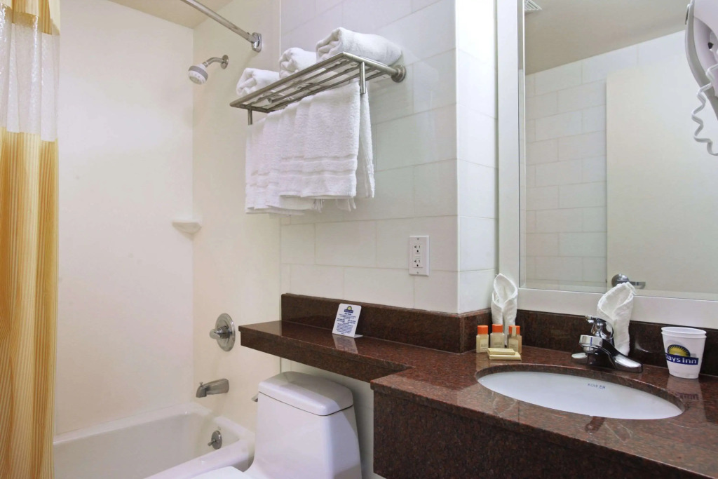 Days Inn by Wyndham Bronx Near Stadium