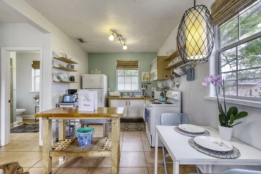 1 Bedroom Spanish Bungalow Guest House