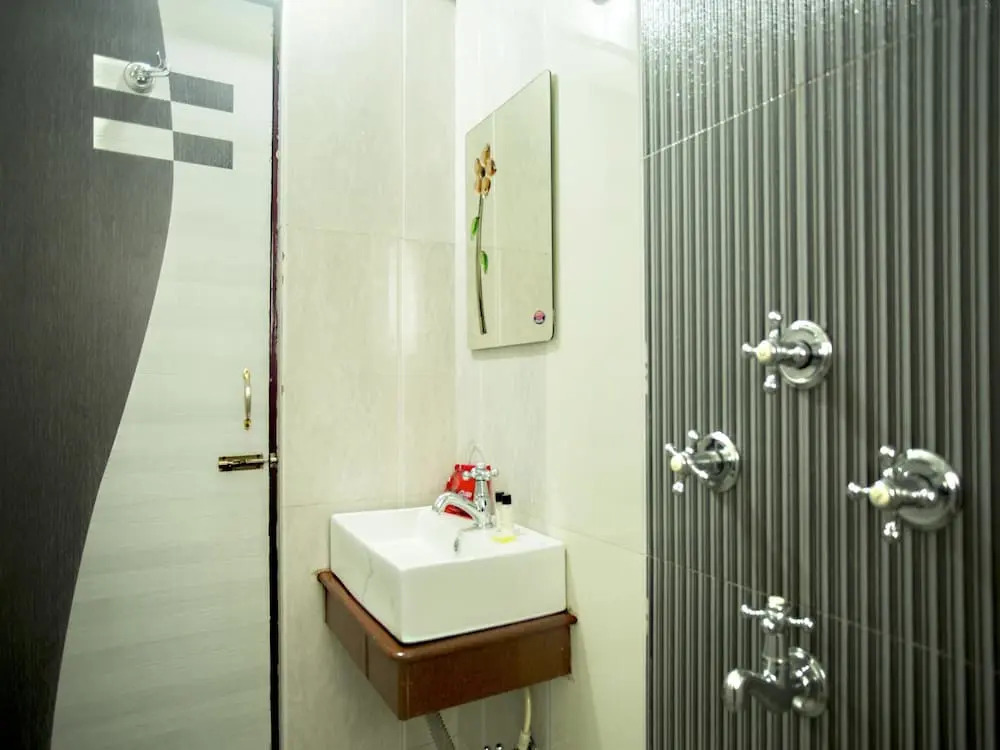 OYO 1758 Hotel Balaji Inn