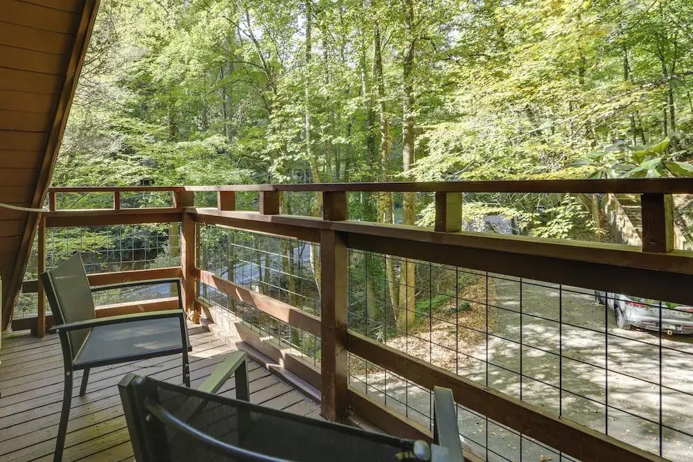 Cabin w/ Hot Tub: 2 Mi to Downtown Gatlinburg!