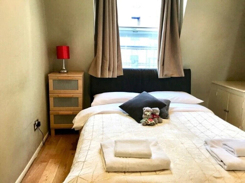 Beautiful & Bright Apartment Next To Museums