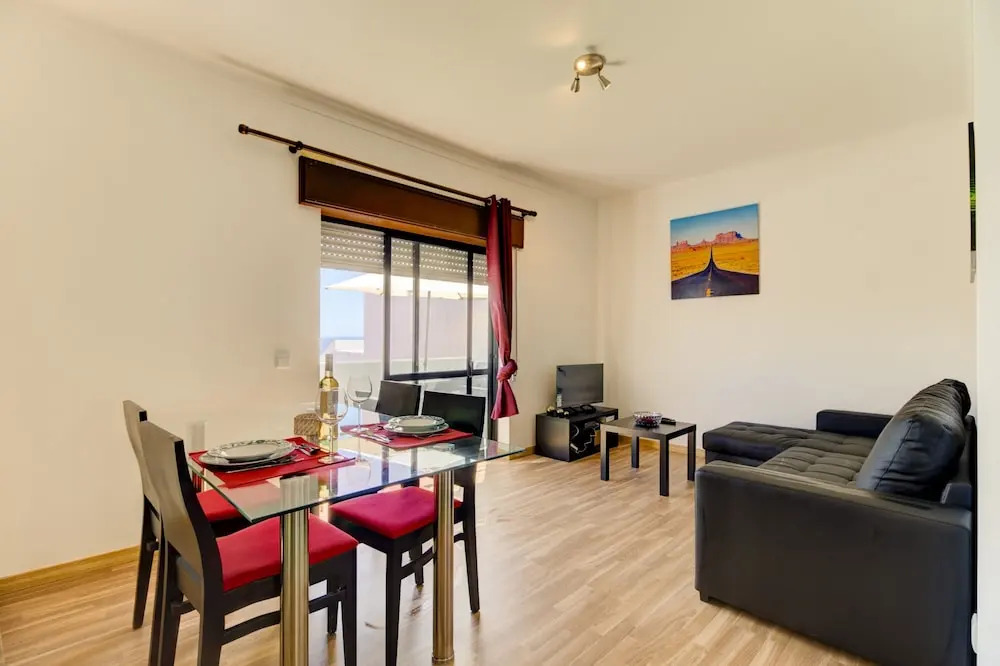 Apartment - 1 Bedroom with WiFi and Sea views - 107979