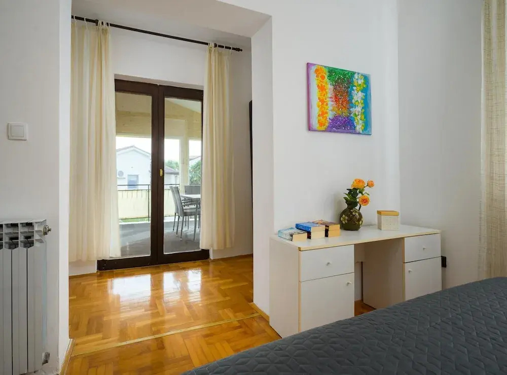 Graceful Apartment With Barbecue Area