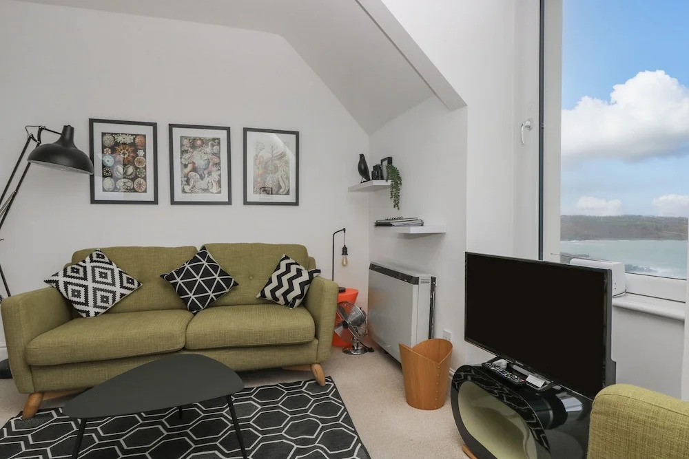 Headland Apt 17