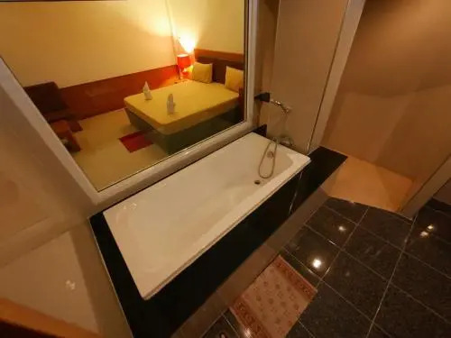 Paradise Hotel โรงแรมพาราไดซ์ท่าม่วง