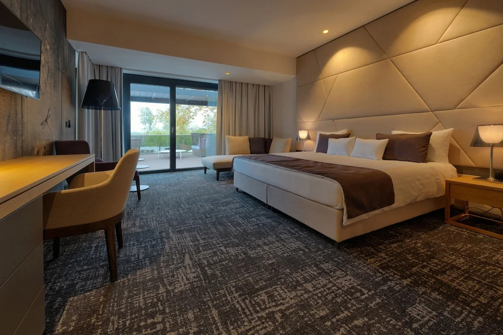 Donautica Hotel & Restaurant