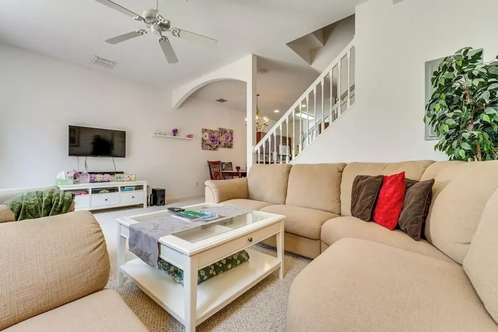 10 Mi to Disney World: Townhome w/ Community Pool!