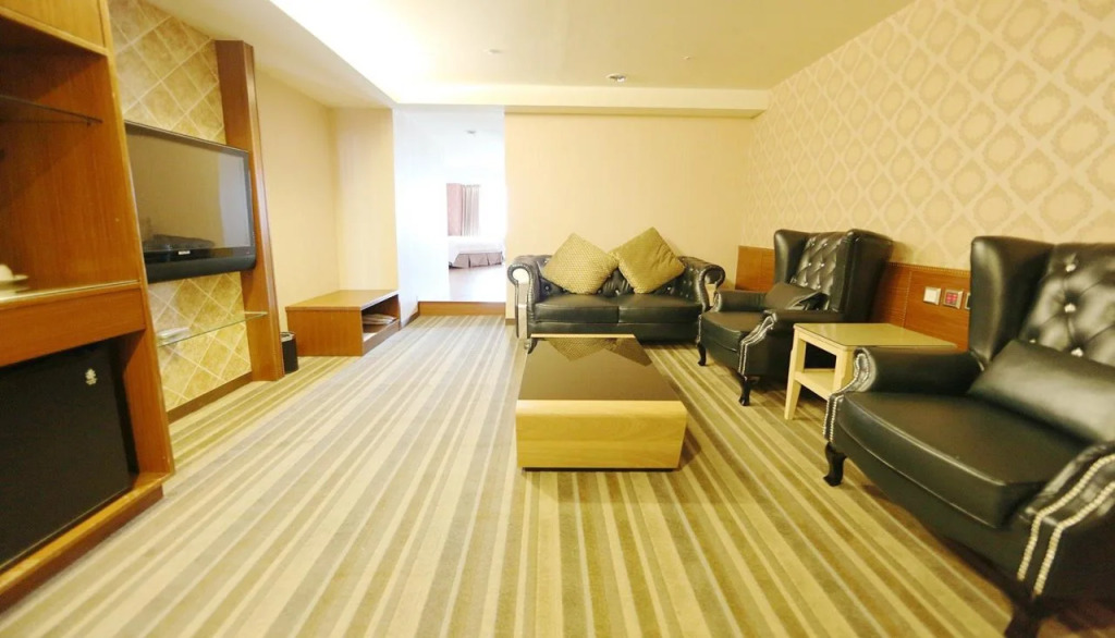 Grand Earl Hotel