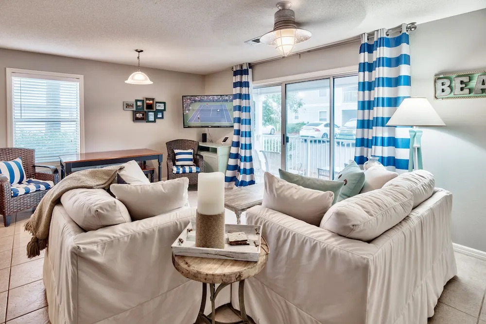 Beachside Villas #114 - 2 Br condo by RedAwning