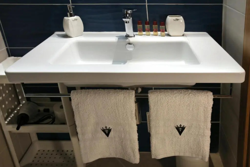 Victoria Royal Apartments & Rooms