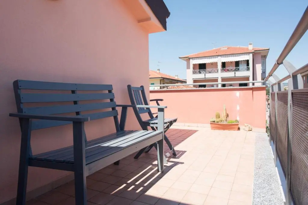 Dante 8 Apartments