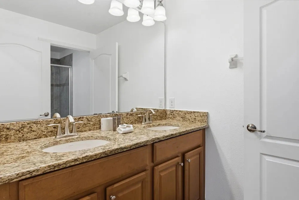 Stylish 4br, Private Pool, Themed Rooms, Sleeps 13
