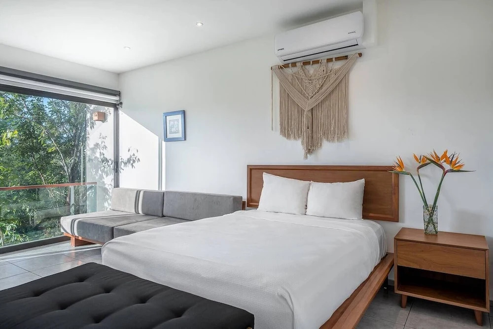 Great Located Private Villa W/amazing Rooftop Pool