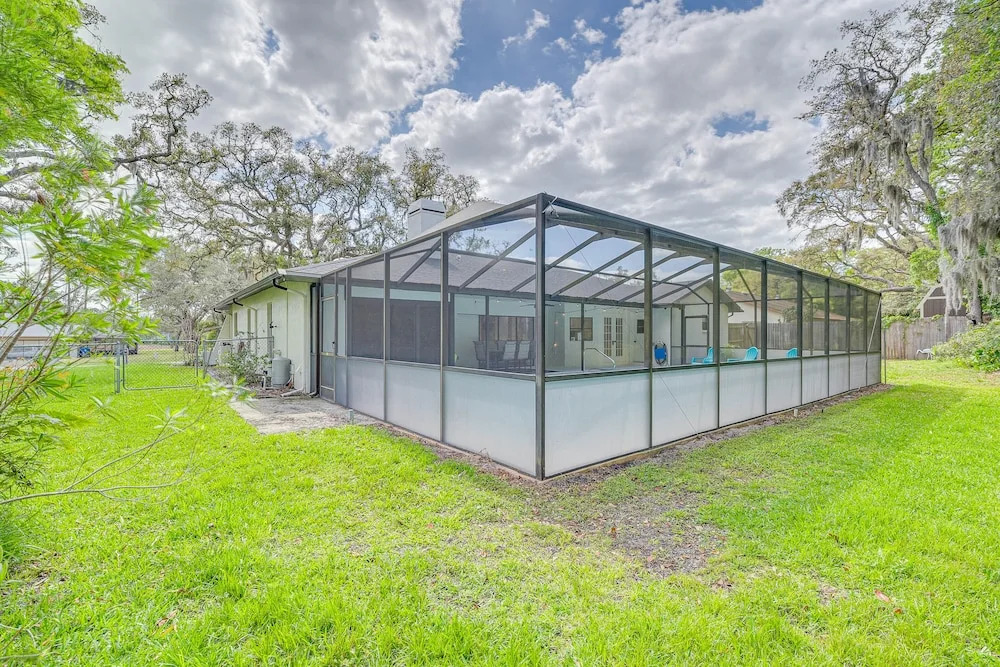 Spring Hill Retreat W/ Pool: 7 Mi To Weeki Wachee!