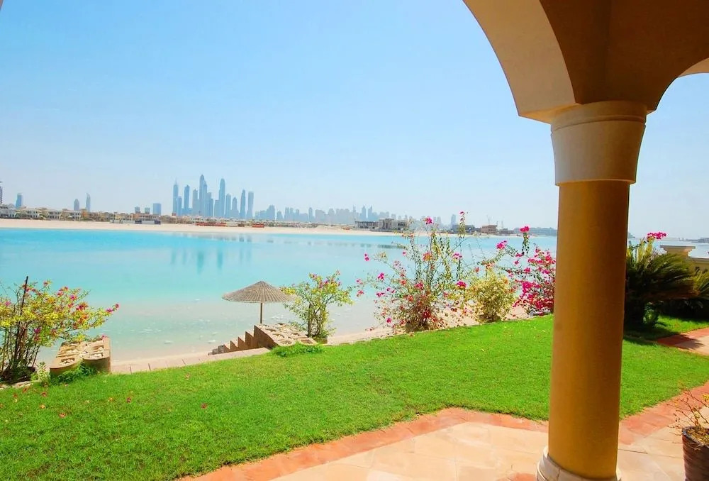 The Palm Jumeirah Villas - Frond N by Kennedy Towers