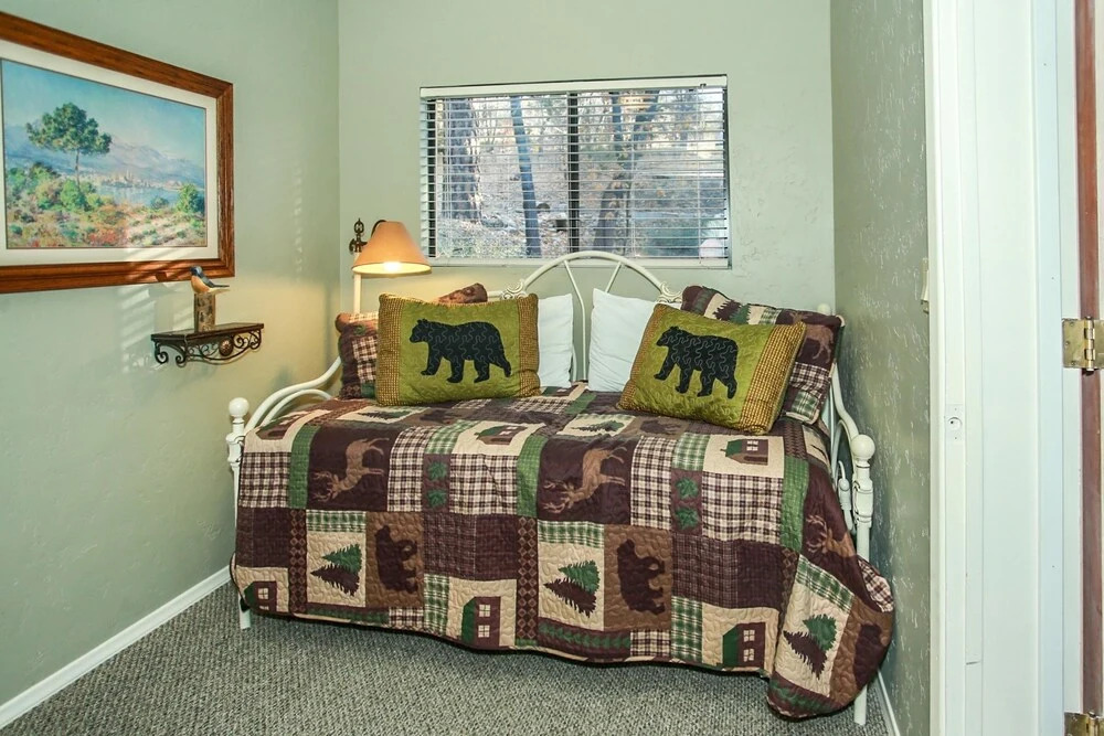 Acorn Cottage - Super Cute Cozy Cabin In A Great Location. Walkable To The Village 2 Bedroom Home