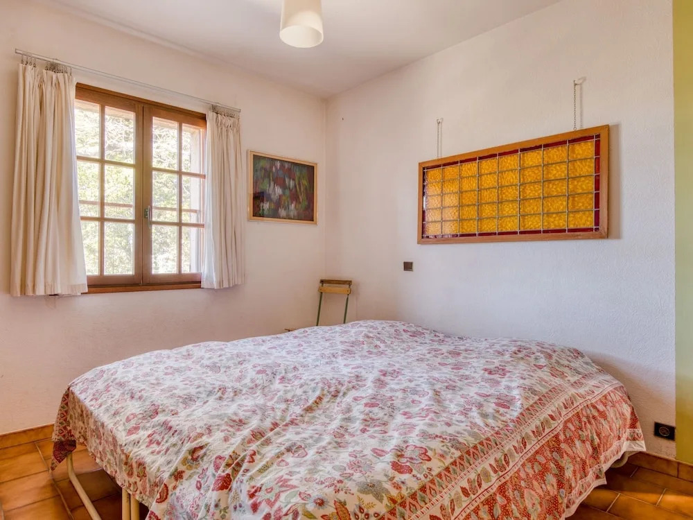 Beautiful Pet-friendly Villa in Régusse With Swimming Pool"