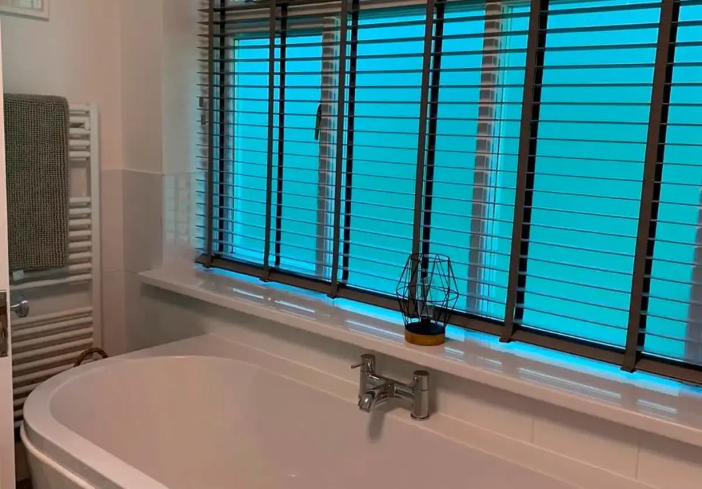 Beach Approach House - 30 steps from beach - Luxury house - kids slide and chill-out room - amazing location - garden