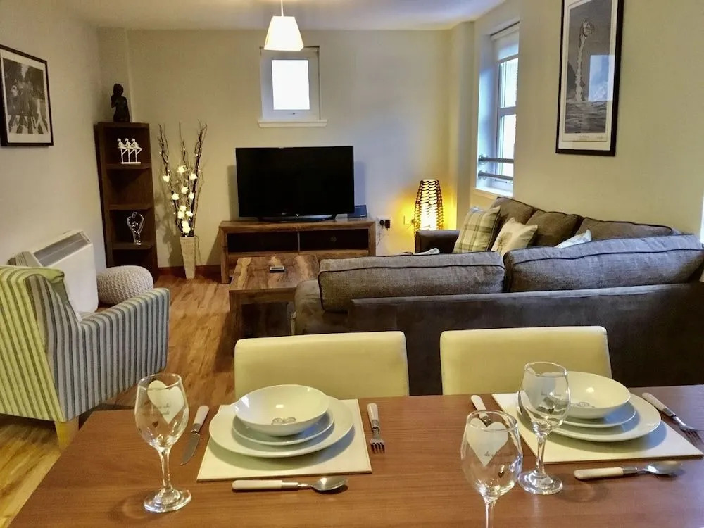 La Scala Inverness City Apartment