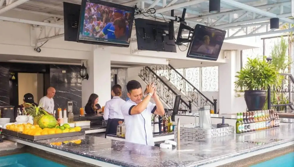 100m to Walking st, Clubs ,bars & Restaurants, 2 Portable Air-air-conditioners,