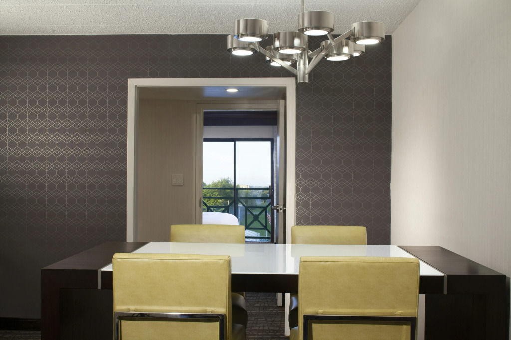 Embassy Suites by Hilton Philadelphia Airport