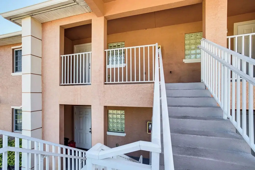 Golf Getaway: Cape Coral Condo 1 Mi to River!