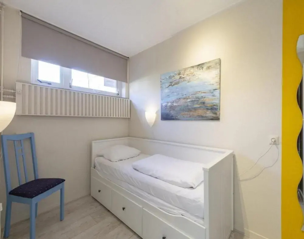 Beautiful, Modernly Furnished Bungalow at Walking Distance From the Beach
