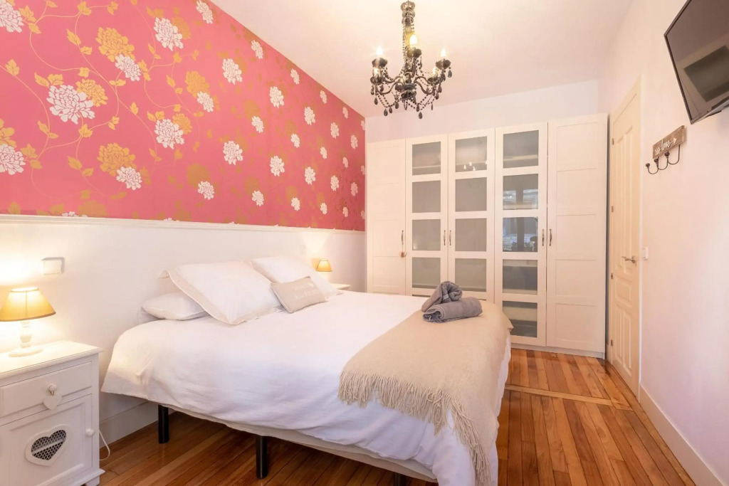 Apartment between Old Town & Guggenheim!! With Parking!!