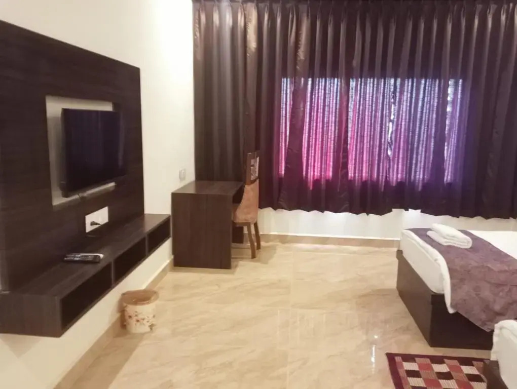 Hotel Leela Galaxy