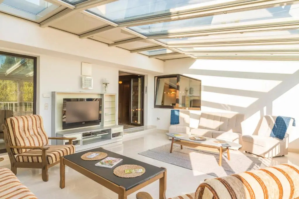 Yes, it is RETRO - Big Villa with Indoor Pool by ichbucheAT
