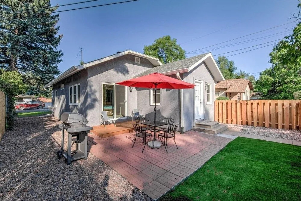 Couple's Mountain Getaway Close to Everything!