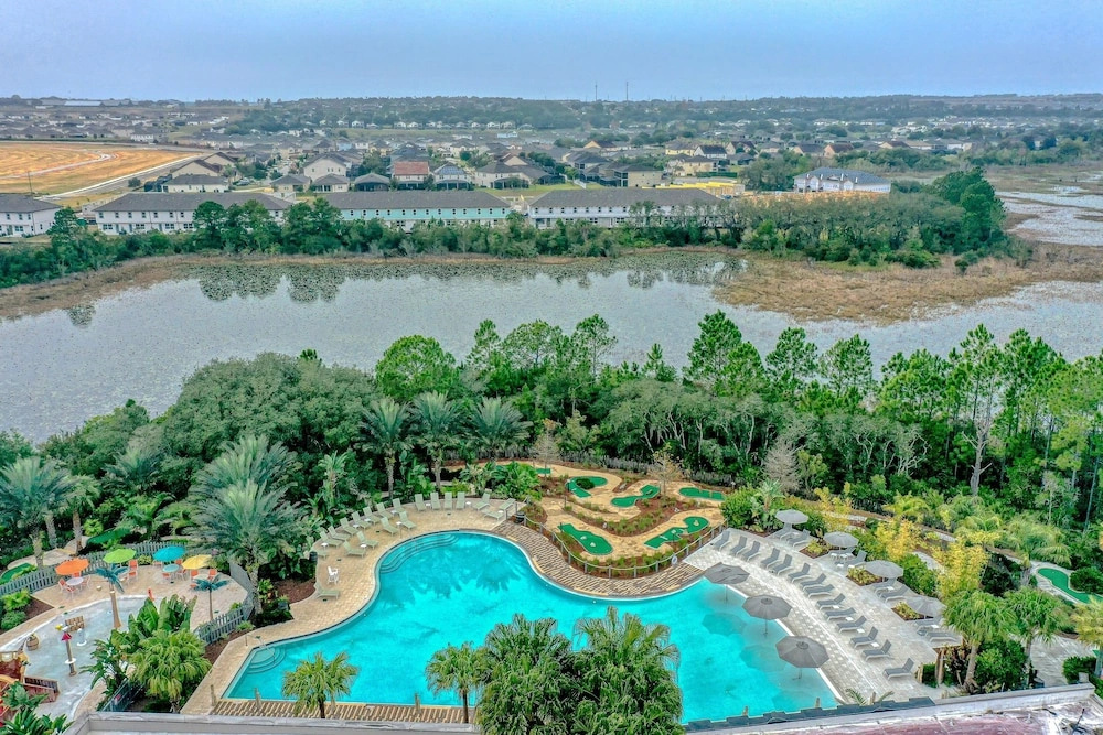 No Worries Retreat Disney-themed Townhouse in Davenport With Resort Amenities